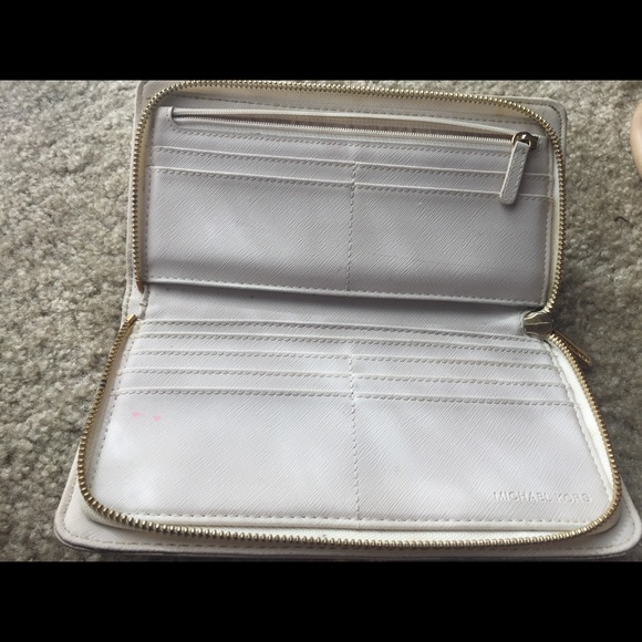Michael Kors Wallet - Picture 2 of 3